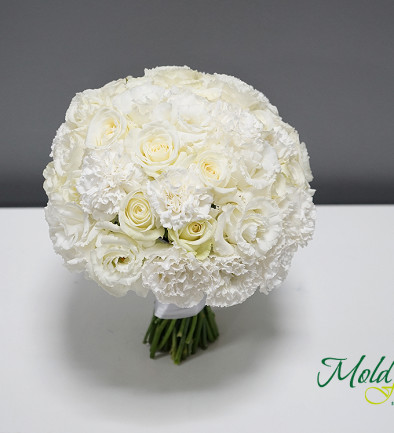 White bridal bouquet with roses, eustoma, and carnations photo 394x433